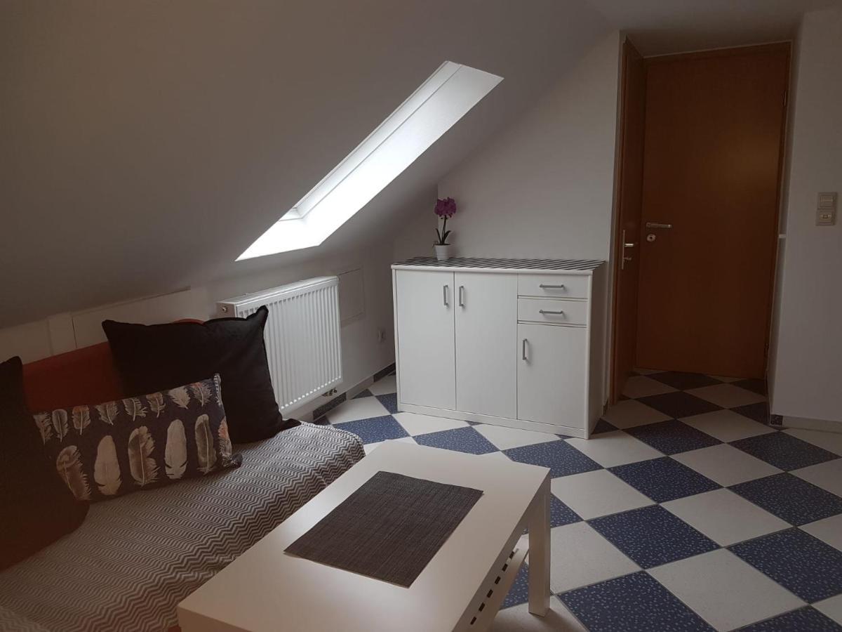 Ruhige Gemuetliche Ferienwohnung In Karlsruhe Daxlanden Fuer Monteure, Pendler, Geschaefsreisen, Wochenendreisen Exterior foto